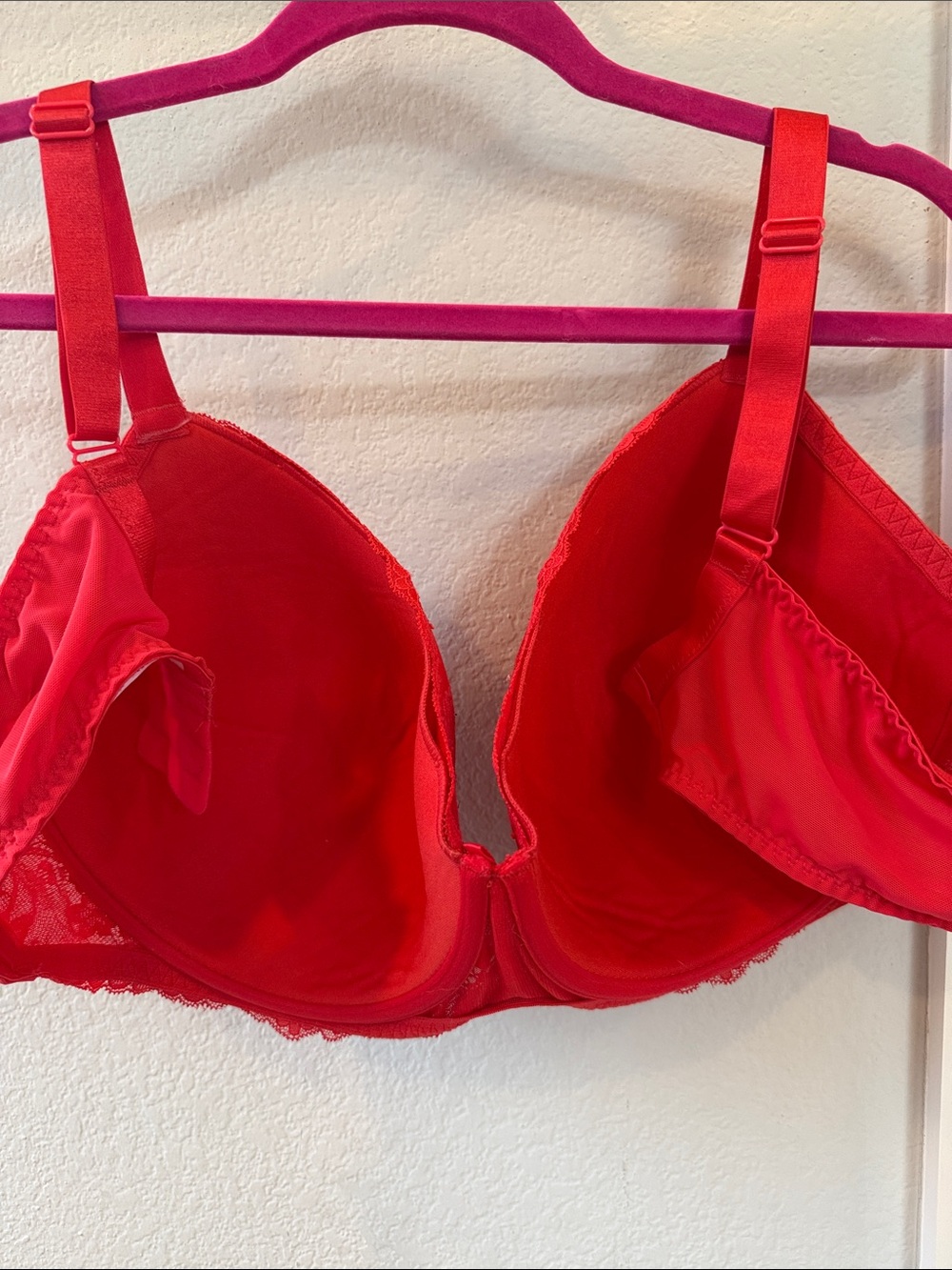Lace-Embellished Red Underwire Bra with Support, SZ 42F - Picture 4 of 4